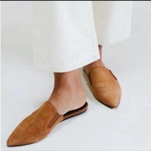 NWOB JENNI KAYNE Suede Mules Size 35 In Color Saddle.